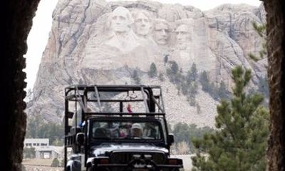 Open-Top Jeep Bison Safari 5 hour Tour - Starting in Custer City
