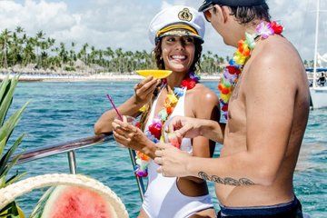 Punta Cana Catamaran Tour with Open Bar and Snorkeling