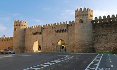 Baku Old City & Highland Park Walking Tour (Private Guide)