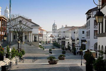 Discover Guatemala : La Aurora Zoo, Historic Center and Cayalá