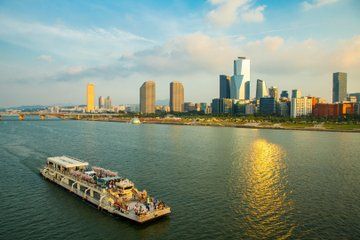 Private Seoul Night Tour at Hyundai Seoul and Han River Cruise