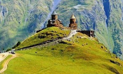 Private Day Trip to Kazbegi and Mtskheta from Tbilisi