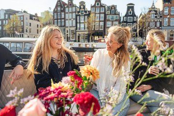 Amsterdam Guided French Canal Cruise with Unlimited Drinks Option