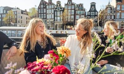Amsterdam Guided French Canal Cruise with Unlimited Drinks Option