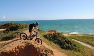 Albufeira Red Cliffs Tour in Trot E-Bike