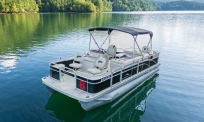 8 Person Pontoon Boat Rental on Nantahala Lake