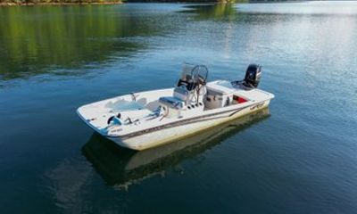 Mako Center Console Fishing Boat Rental on Nantahala Lake