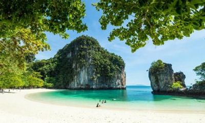 Krabi Hong Islands Longtail Boat Tour with Island Hopping