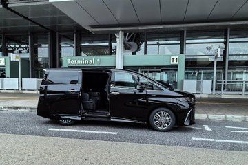 Osaka and Kyoto One Way Transfer to USJ or ITM 7 Seater 10 Seater