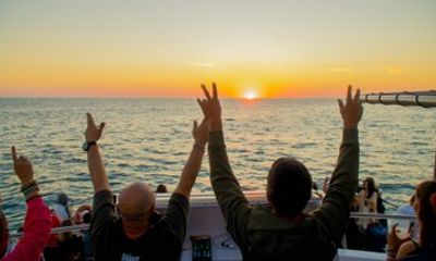Lagos Sunset Boat Party with DJ (one hour open bar)