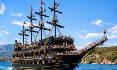 Big Kral Pirate Boat Tour with Drinks, Alcohol Transfer from Side
