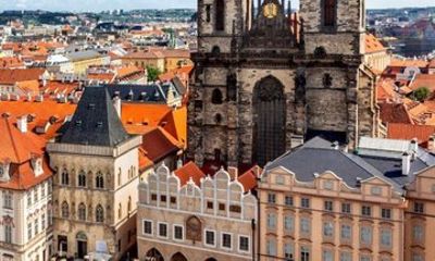 From Vienna to Prague Daytrip with walking tour