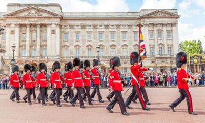 Buckingham Palace and Changing of the Guard Walking Tour