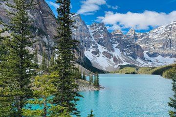 All Inclusive Private Sunrise Tour to Moraine Lake from Banff