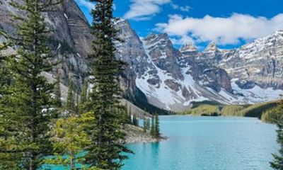 All Inclusive Private Sunrise Tour to Moraine Lake from Banff