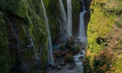 Jurassic Canyon Waterfall tour