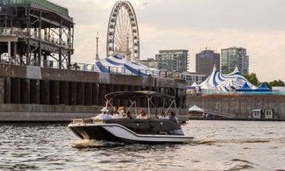 Ultimate Montreal Boat Tour: Picnic Cruise on the St. Lawrence