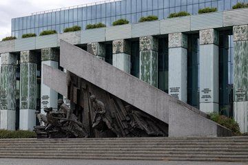 Warsaw Uprising and WWII Private Tour Memorials and City Reborn