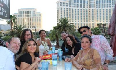 2 Hours Las Vegas Strip Limo Tour with Meal and Drinks on Fremont