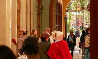 Secret Shopping and Hidden Passages Short Walking Tour