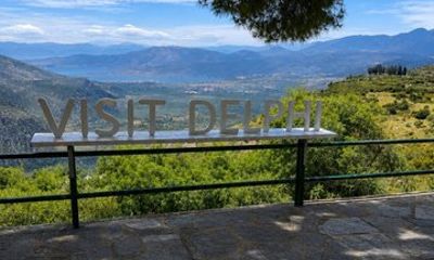 Private Full Day Tour Delphi Ancient Wonders and Arachova