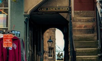 Hidden Closes and Dark Edinburgh
