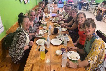 Chiang Mai Evening Northern Food Tour with Local Red Truck Ride