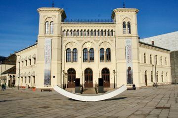 Walking Tour through Contrasts Oslo in War and Peace