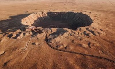 Walnut Canyon, Meteor Crater and Winslow Tour from Scottsdale