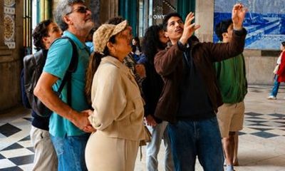 Port: Walking Tour with Local Guide and Hidden Roofings