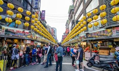 Jiufen, Shifen, & Keelung Miaokou Night Market Private Night Tour