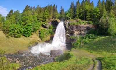 Bergen Private Tour Waterfalls of Hardanger with Picnic