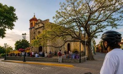 Pedal Through Oaxaca Historic Neighborhoods and Local Culture