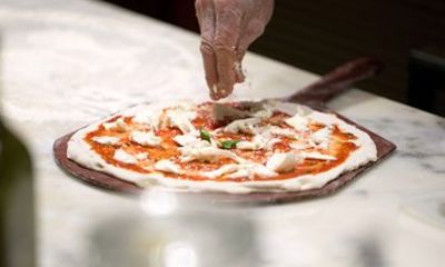 Fun Pizza Making Class With a Local Chef in San Diego