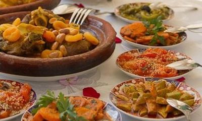 Private Cooking Class with a Local Family & Market Visit