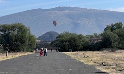 Small group to Teotihuacan Pyramids with Local guide