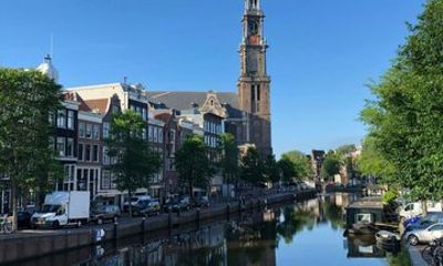 Walk Around Jordaan and Canal Belt With Snacks and Drinks