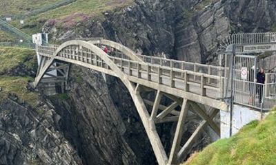 West Cork Tour. Blarney Castle, Mizen Head. Lunch in Kinsale