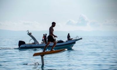 Private boat tour in Cascais with electric hydrofoil