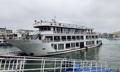 2 Day 1 Night Ha Long Bay Cruise with Ocean View Balcony and Meal