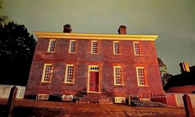 Dark History Murder Tour of Colonial Williamsburg