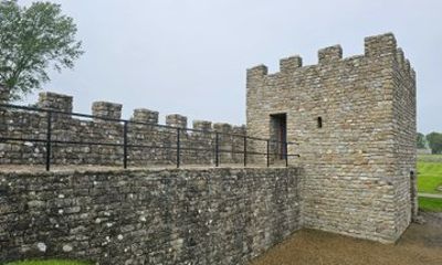 Hadrian's Wall, Vindolanda and Bamburgh Castle Private Tour