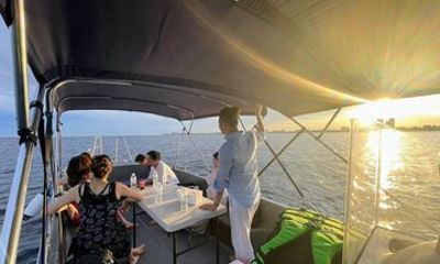 Cebu Mactan Sunset Speedboat Cruise with Drinks