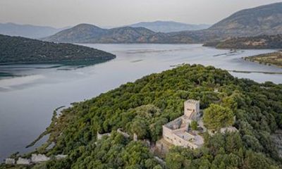 Ksamil: Lake Boat Tour With Swimming Mercedes Ride Food&Drinks