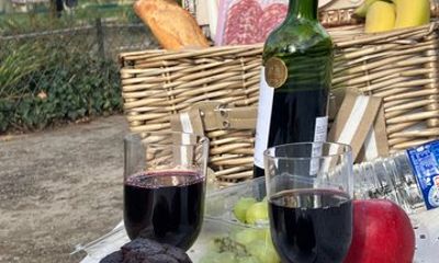 Romantic Paris Picnic Experience for Couples