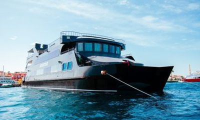 Luxury Catamaran Semi-Submarine, Island & Snorkeling - Hurghada