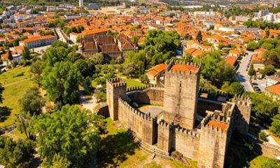 Guimarães Private 2-Hour Intro City Walk with Local Guide
