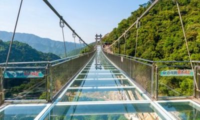 Guangzhou to Gulong Gorge Glass Bridge and Waterfall Private Tour