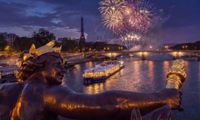 Bastille Diner Cruise with Champagne and Fireworks