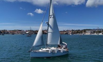 Private Sunset Sailing and Wine Tasting Experience in Cascais